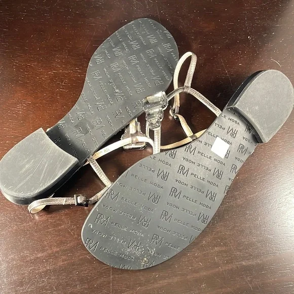 Pelle Moda thong sandals with jewel detail in pewter - Picture 5 of 5